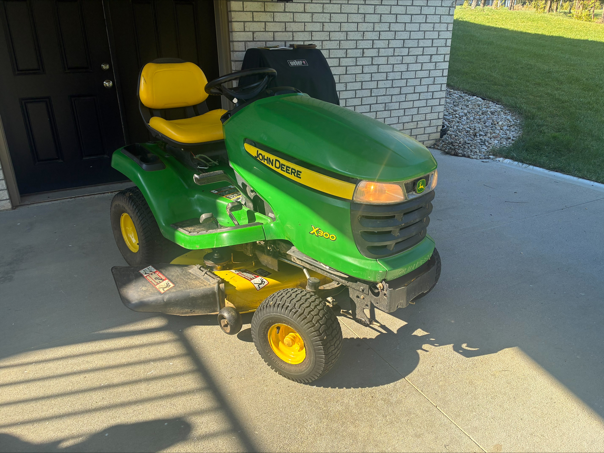 Used 2013 John Deere X300 Lawn & Garden Tractors at Koenig Equipment in Lebanon, OH - PhotoXL6