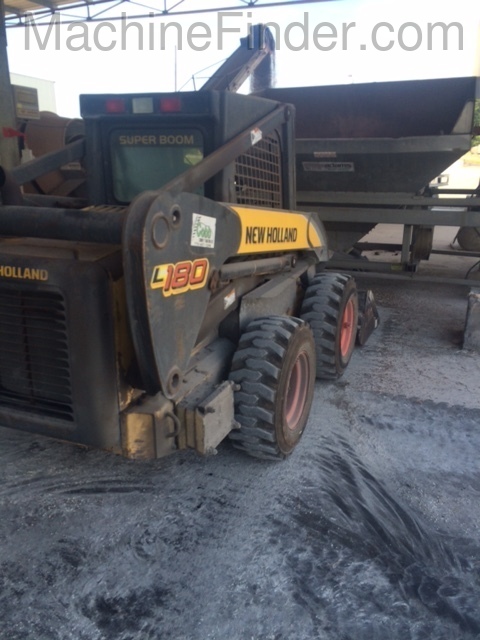 2008 New Holland L180 Image 2