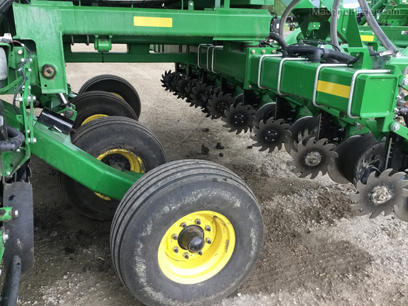 2015 John Deere DB44 Planters Drawn Litchfield, MN