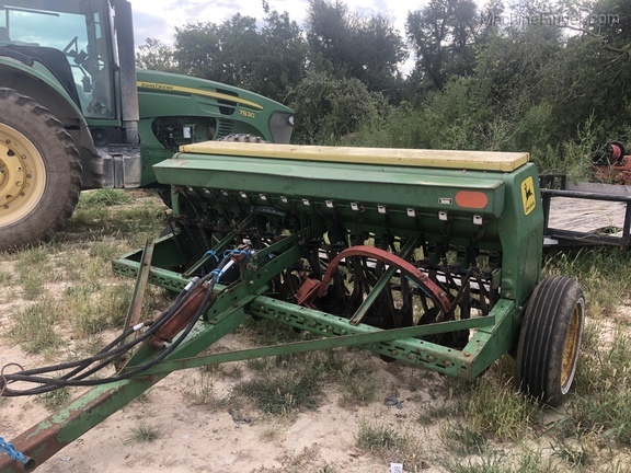John Deere 8100 Image 1