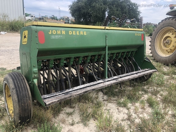 John Deere 8100 Image 2