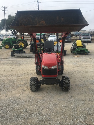 2017 Massey Ferguson GC 1705 Image 3