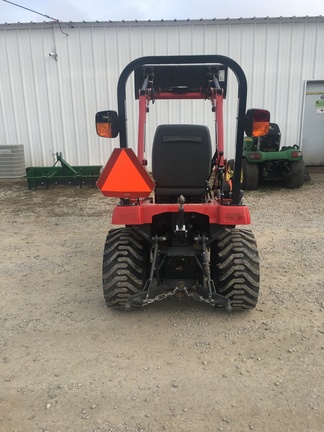 2017 Massey Ferguson GC 1705 Image 4