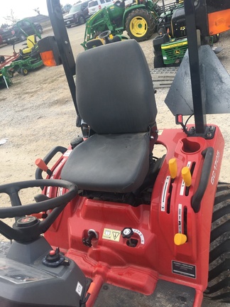 2017 Massey Ferguson GC 1705 Image 5