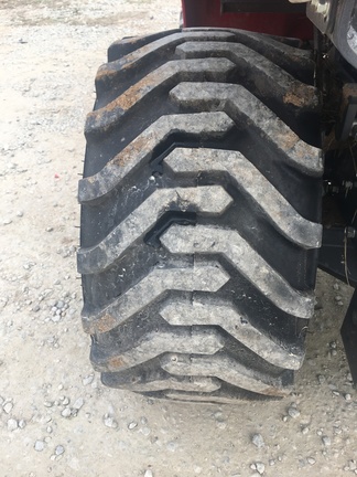 2017 Massey Ferguson GC 1705 Image 10