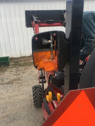 2017 Massey Ferguson GC 1705 Image 7