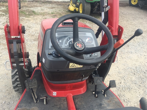 2017 Massey Ferguson GC 1705 Image 6