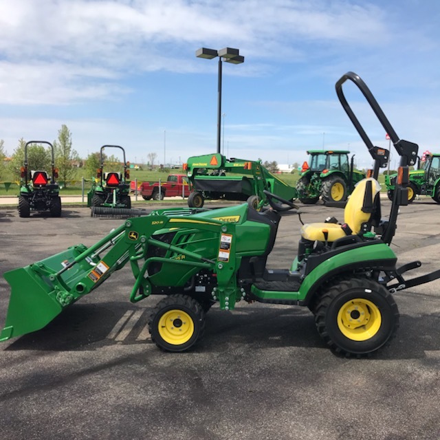 2022 John Deere 1025R Image 2