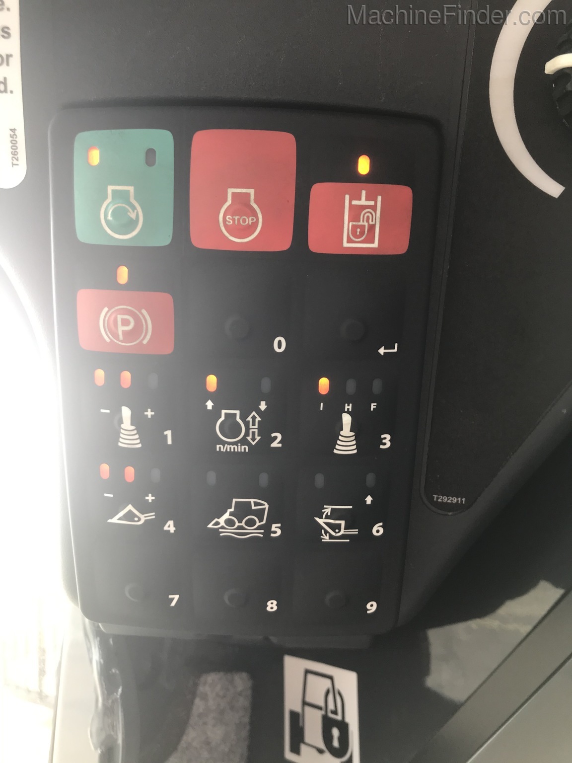 2018 John Deere 330G Image 11