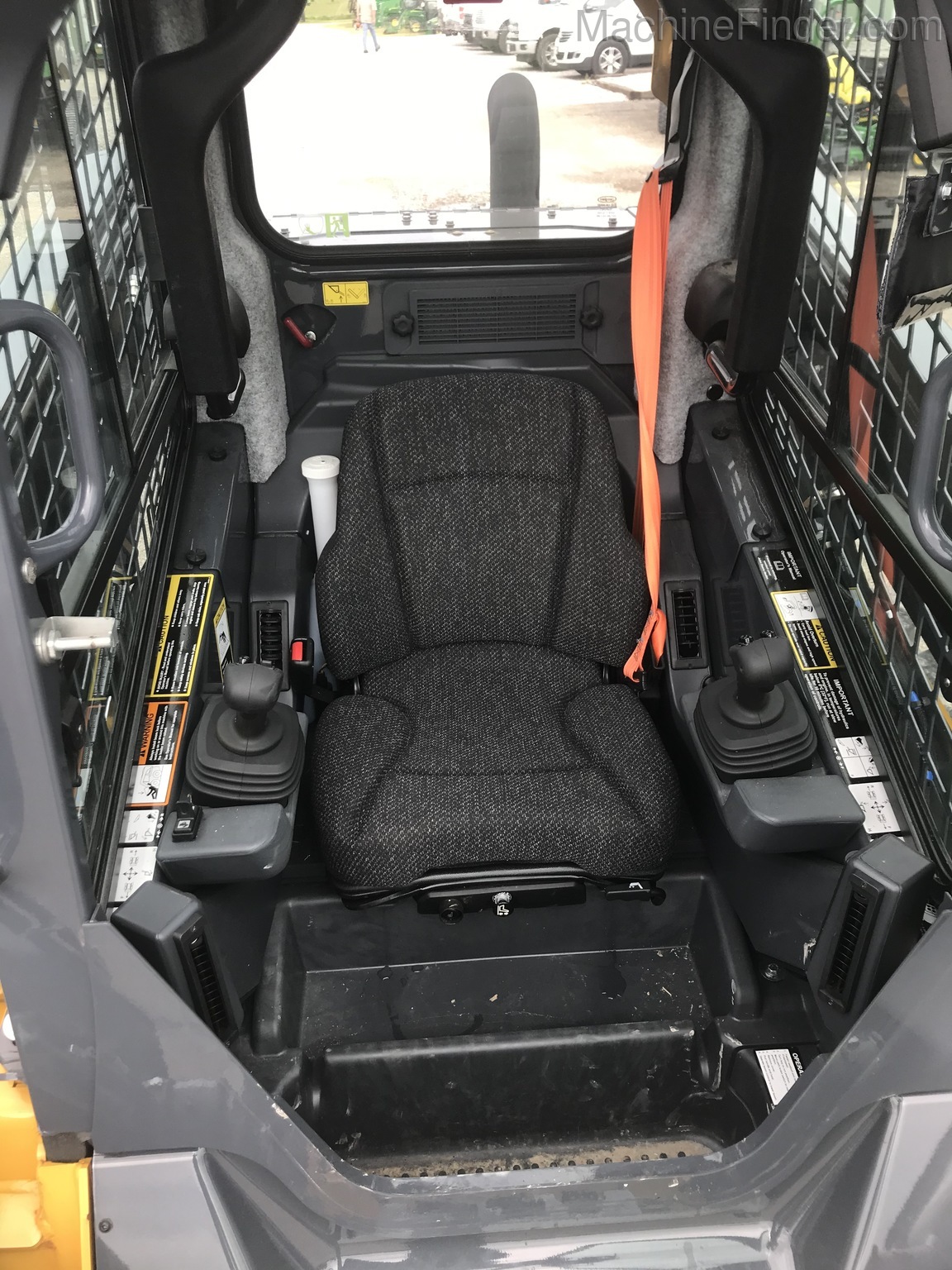 2018 John Deere 330G Image 9