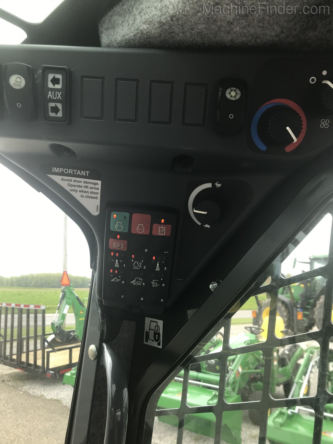 2018 John Deere 330G Image 10