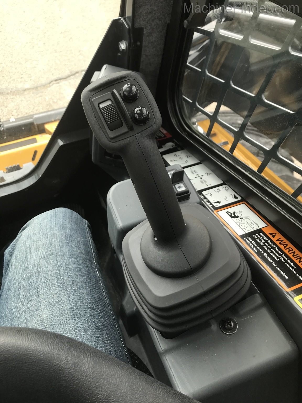 2018 John Deere 330G Image 14