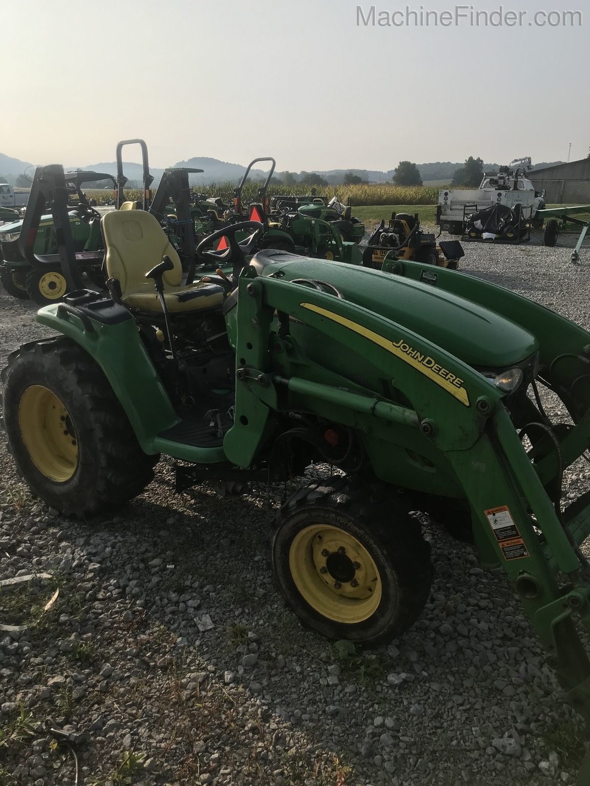 2012 John Deere 3320 Image 3