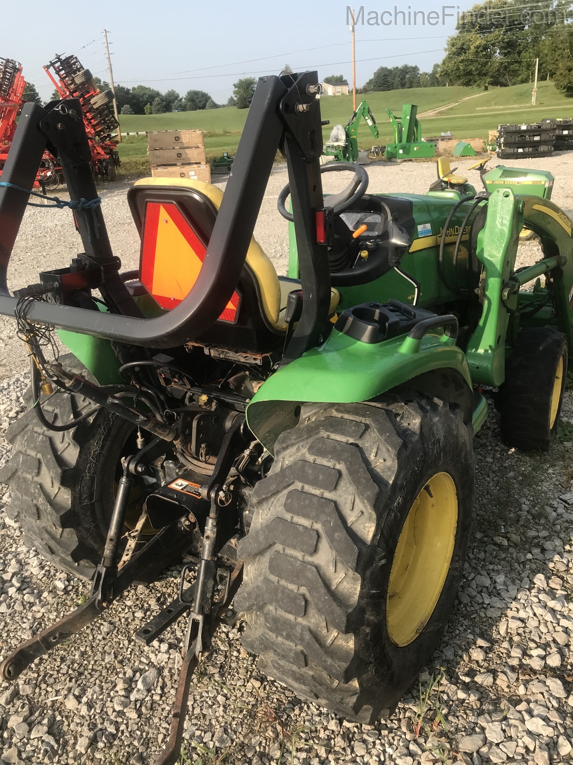 2012 John Deere 3320 Image 4