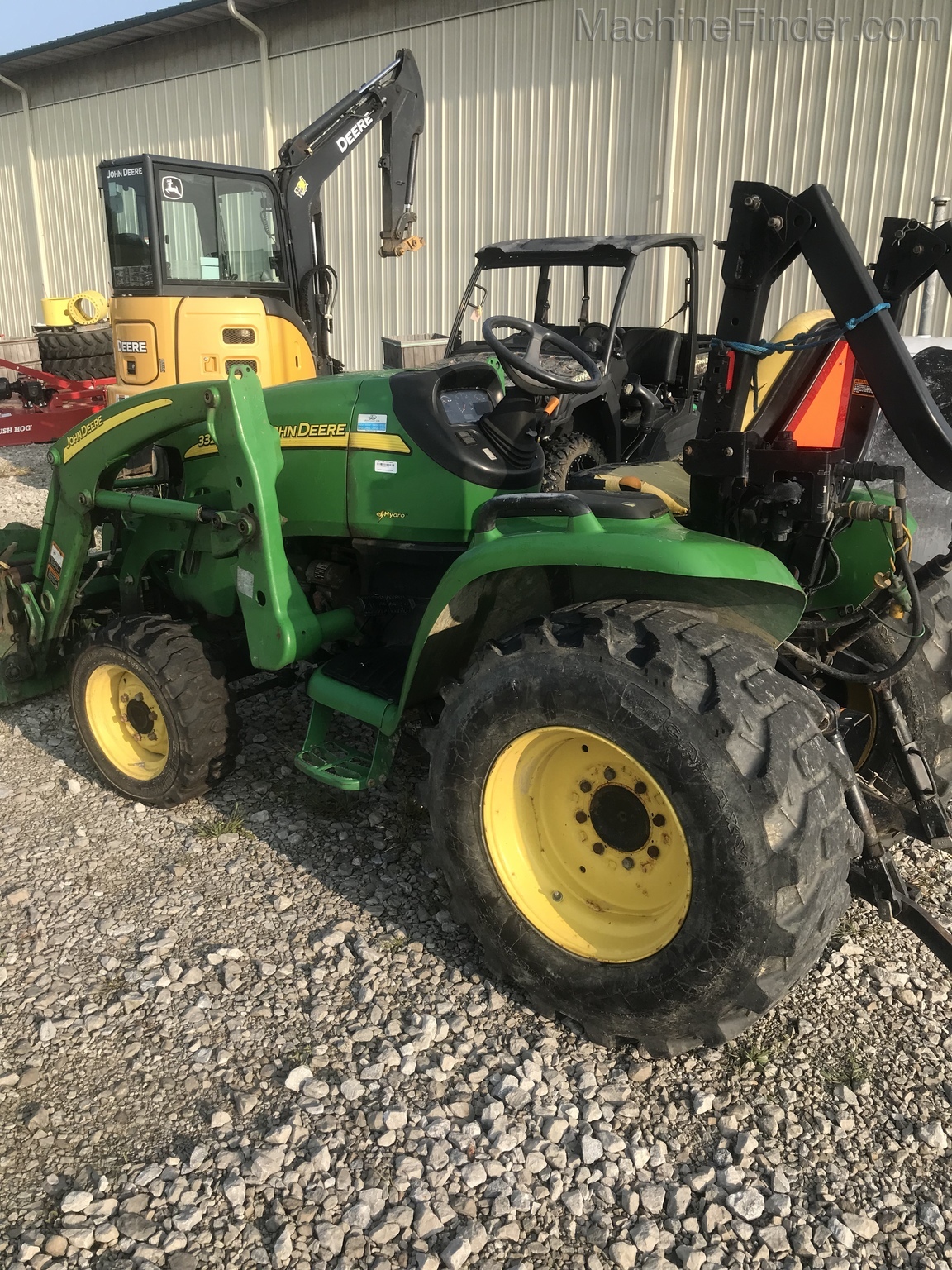2012 John Deere 3320 Image 2