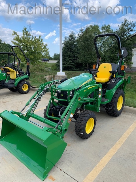 2020 John Deere 2025R TLB Image 2