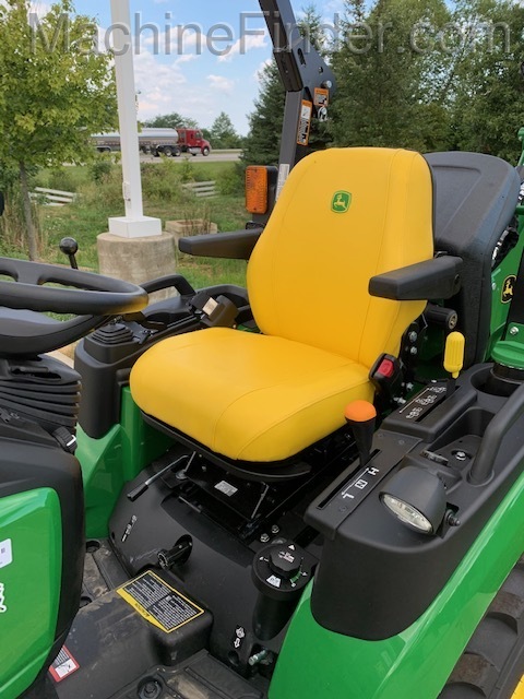 2020 John Deere 2025R TLB Image 8