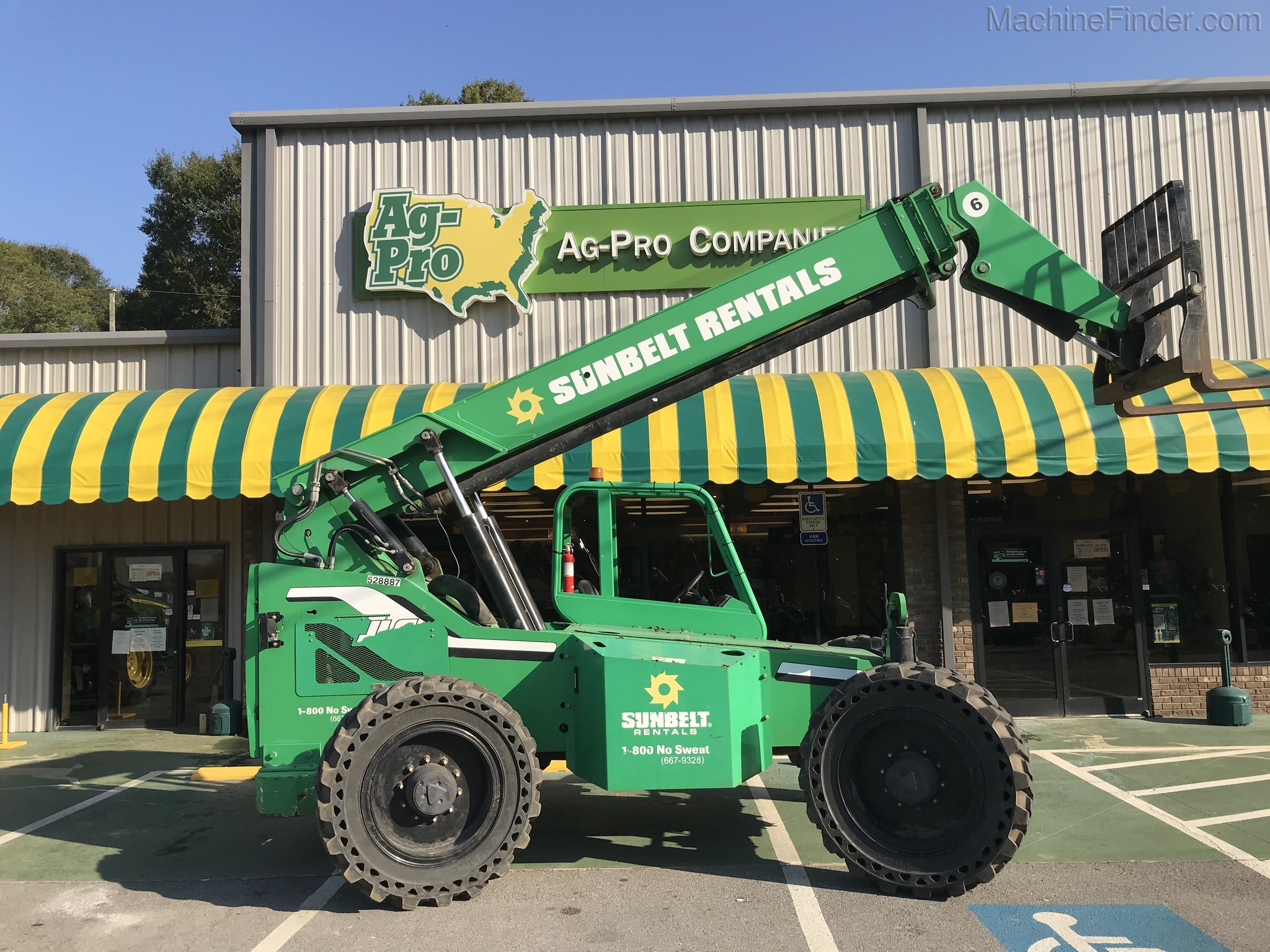 2013 Skytrak 6042 Image 2