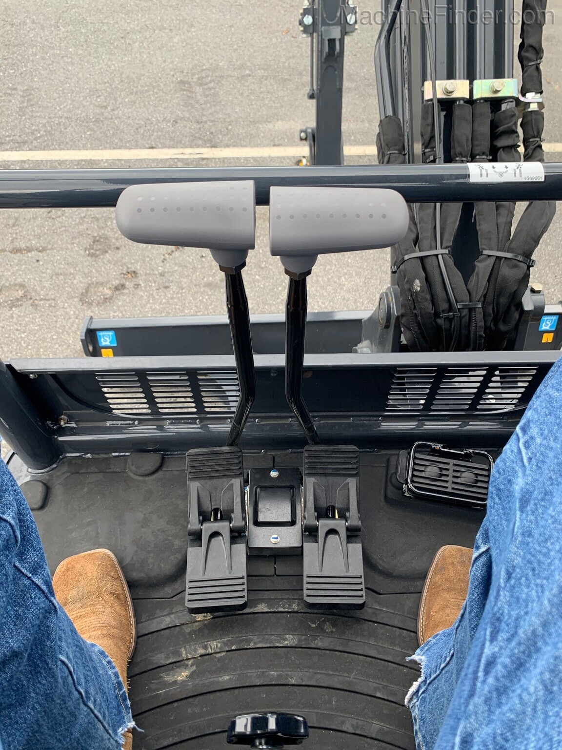 2020 John Deere 35G Image 7