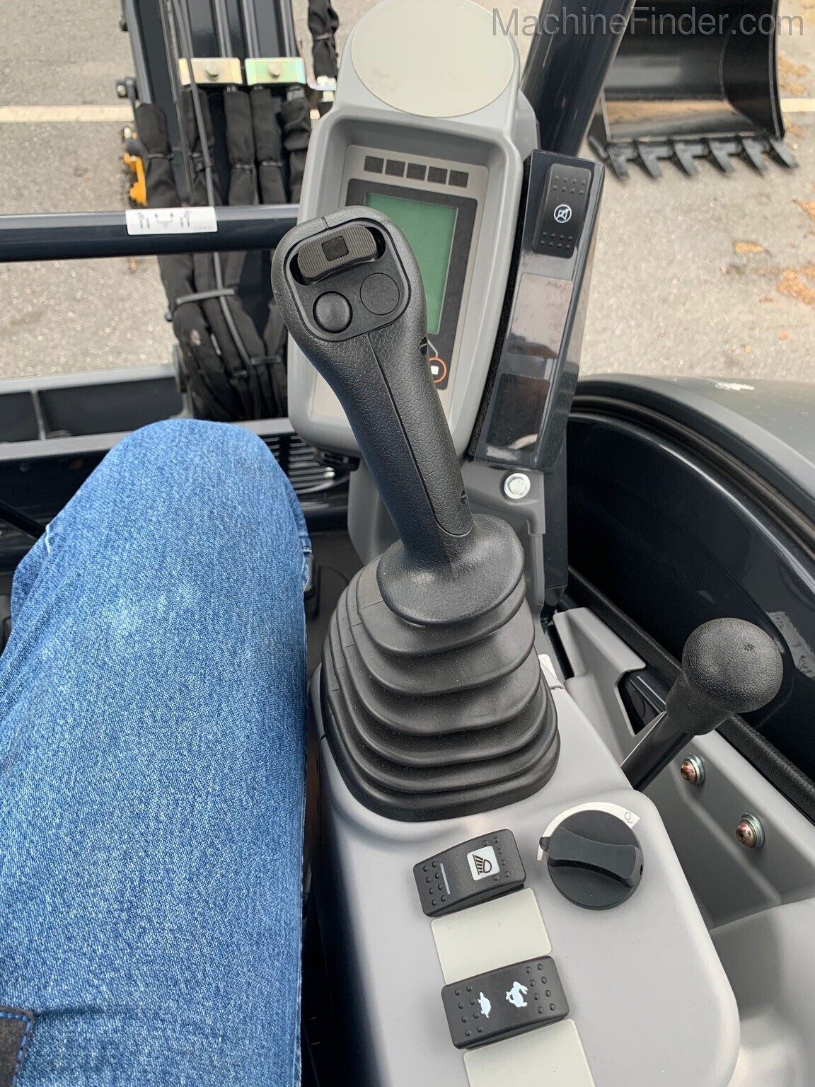 2020 John Deere 35G Image 9