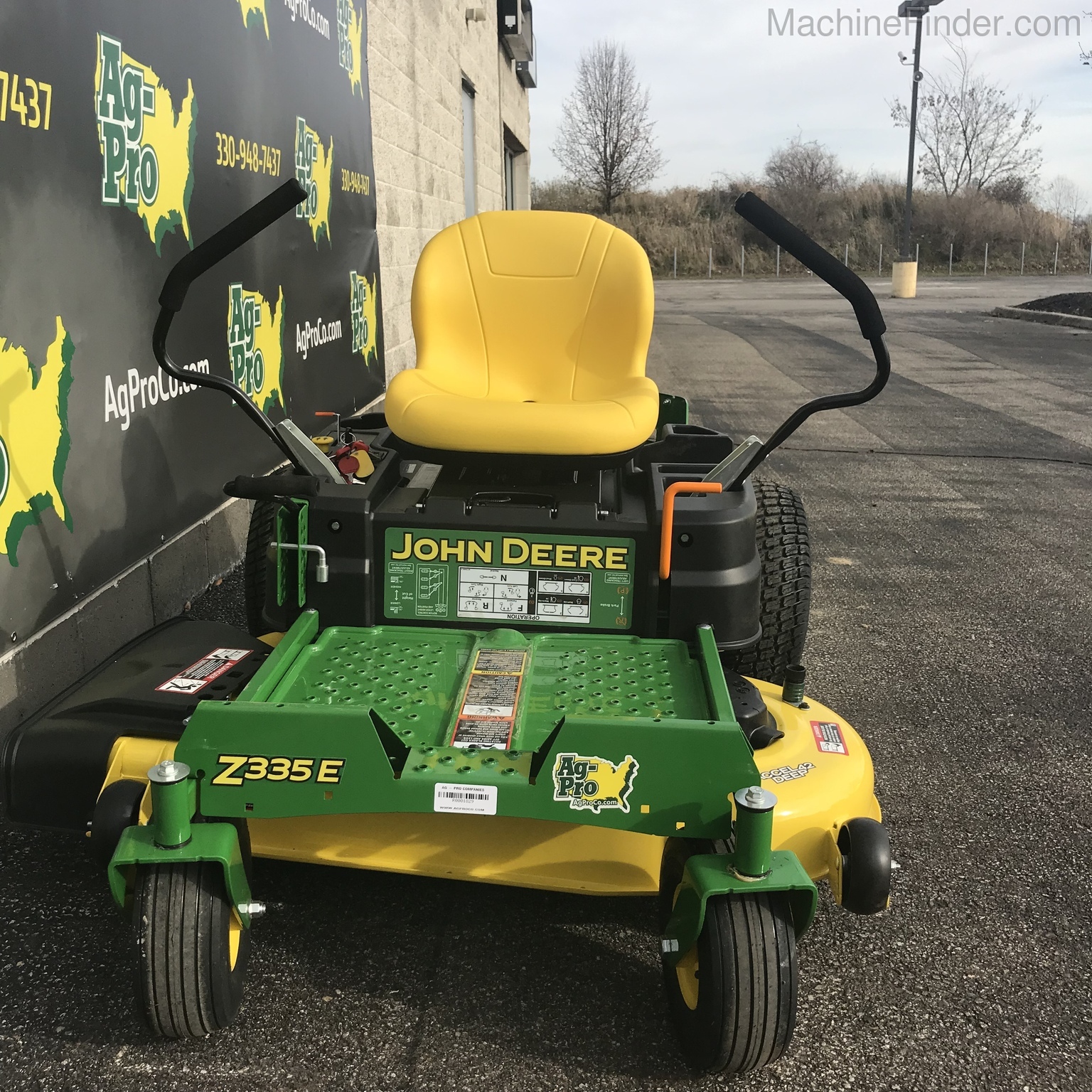 2021 John Deere Z335E Image 4