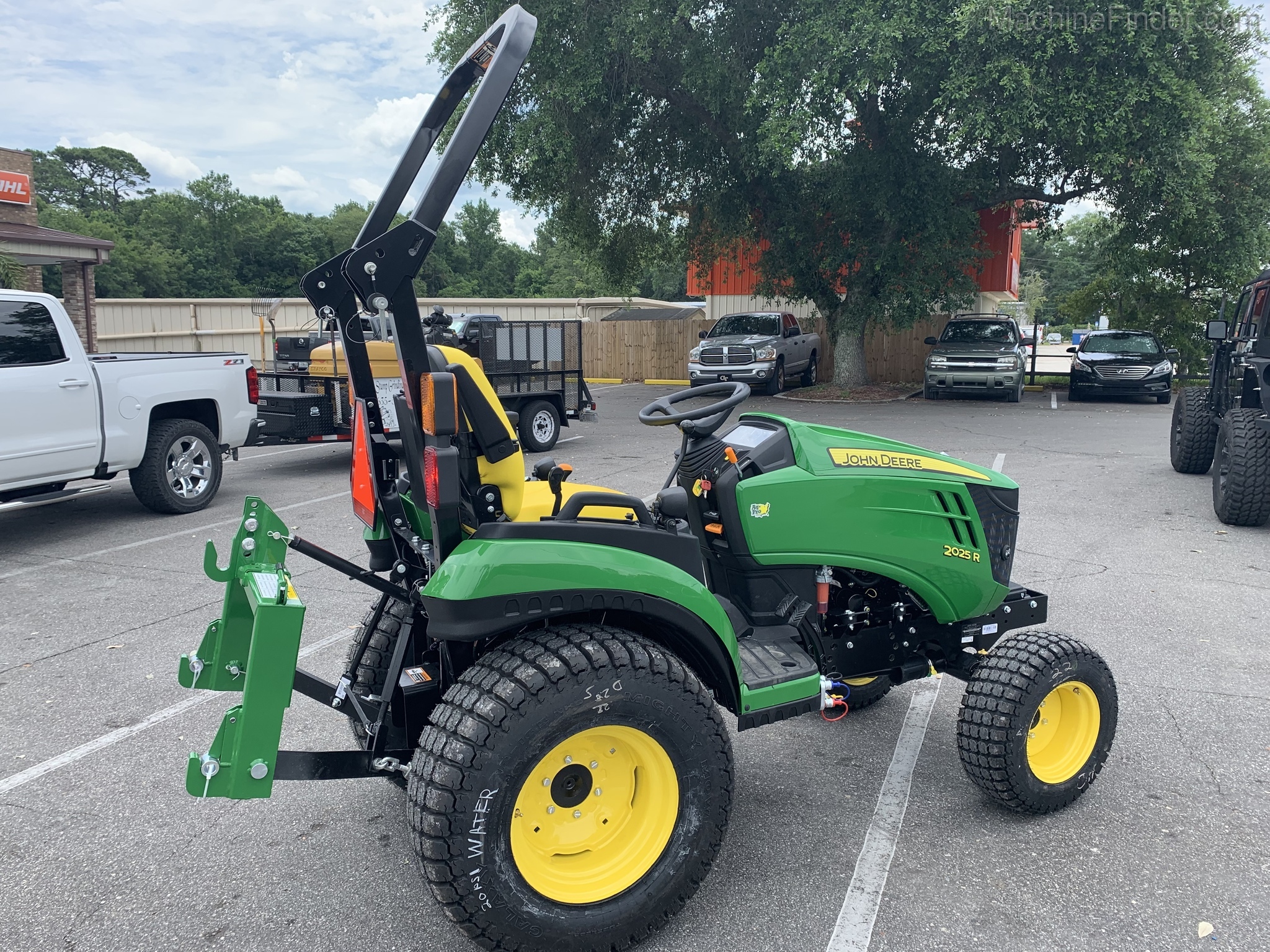 2020 John Deere 2025R Image 4
