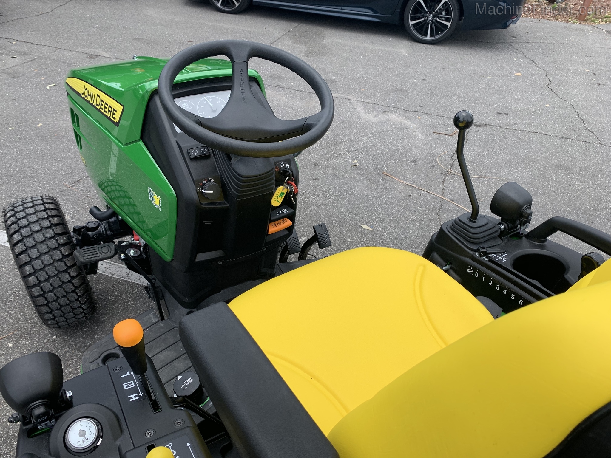 2020 John Deere 2025R Image 7