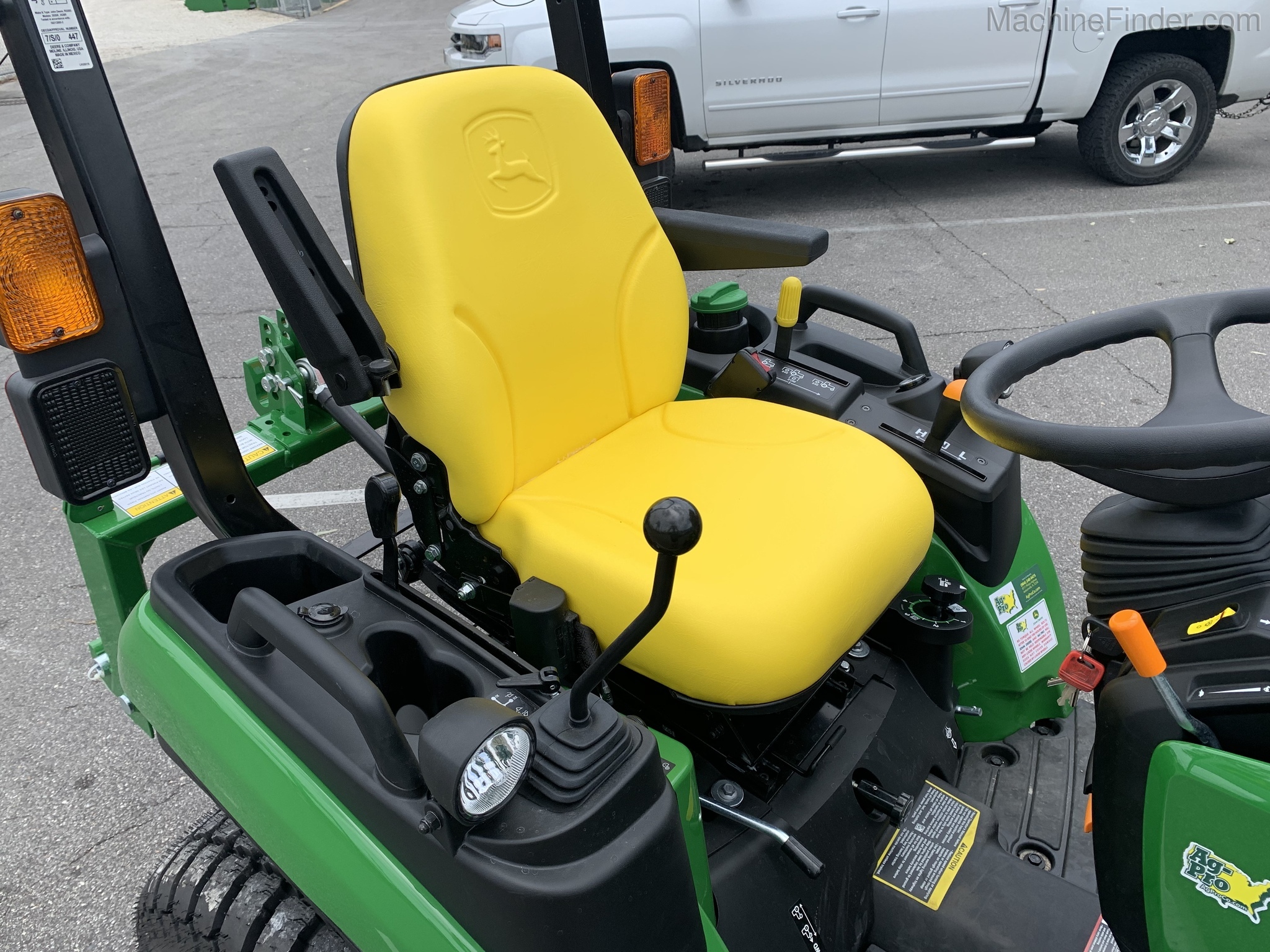 2020 John Deere 2025R Image 6
