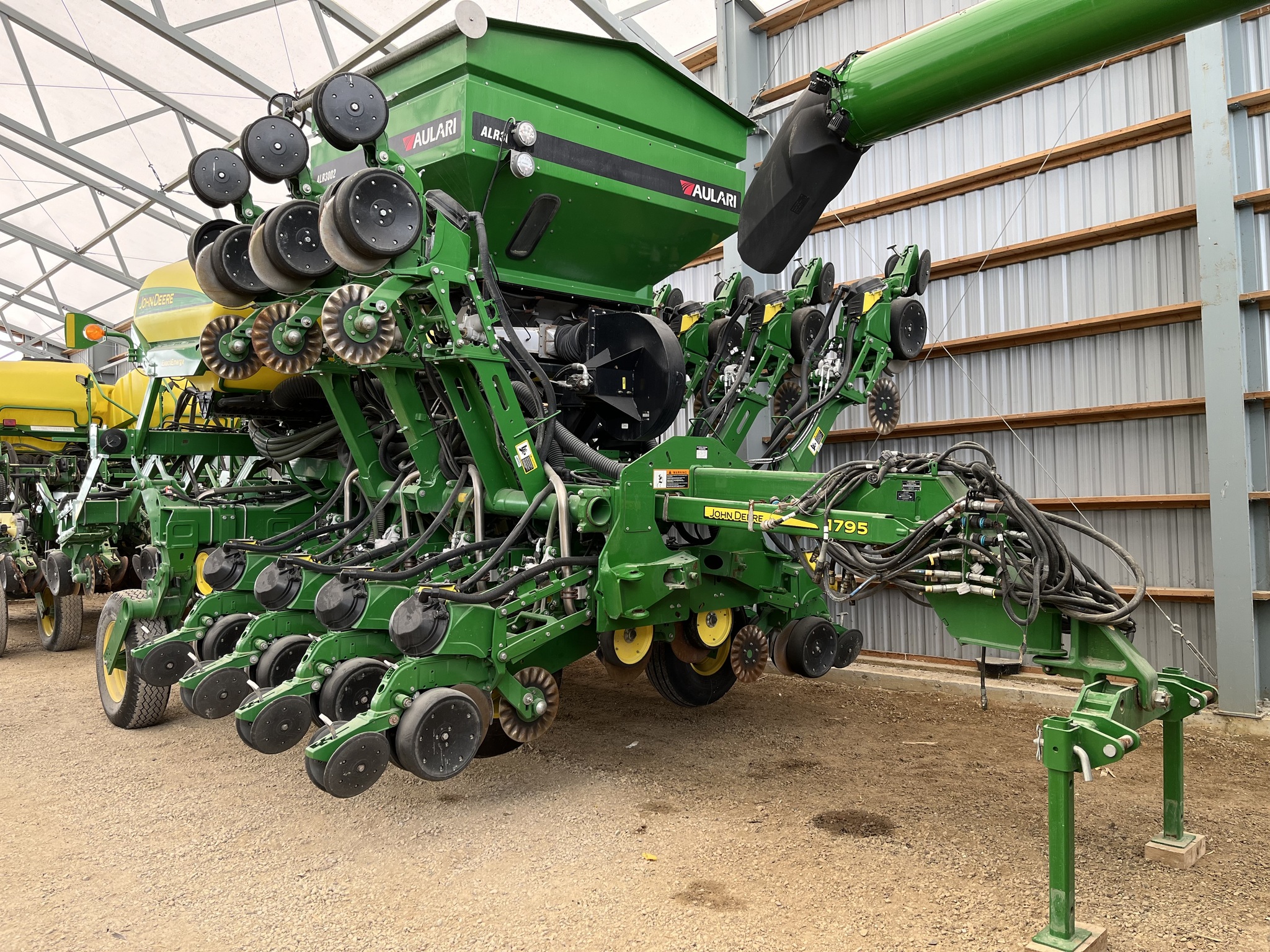 2016 John Deere 1795 Planters: Drawn