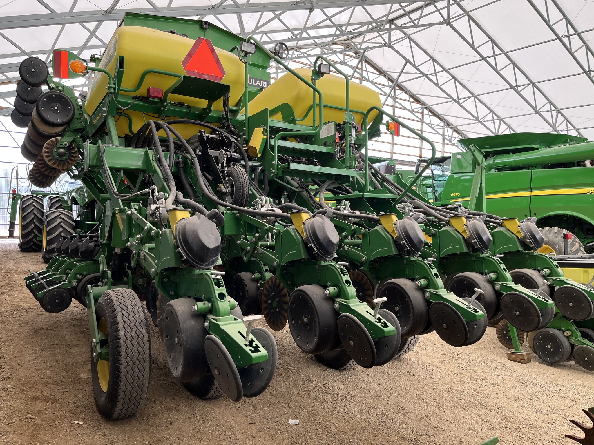 2016 John Deere 1795 Planters: Drawn