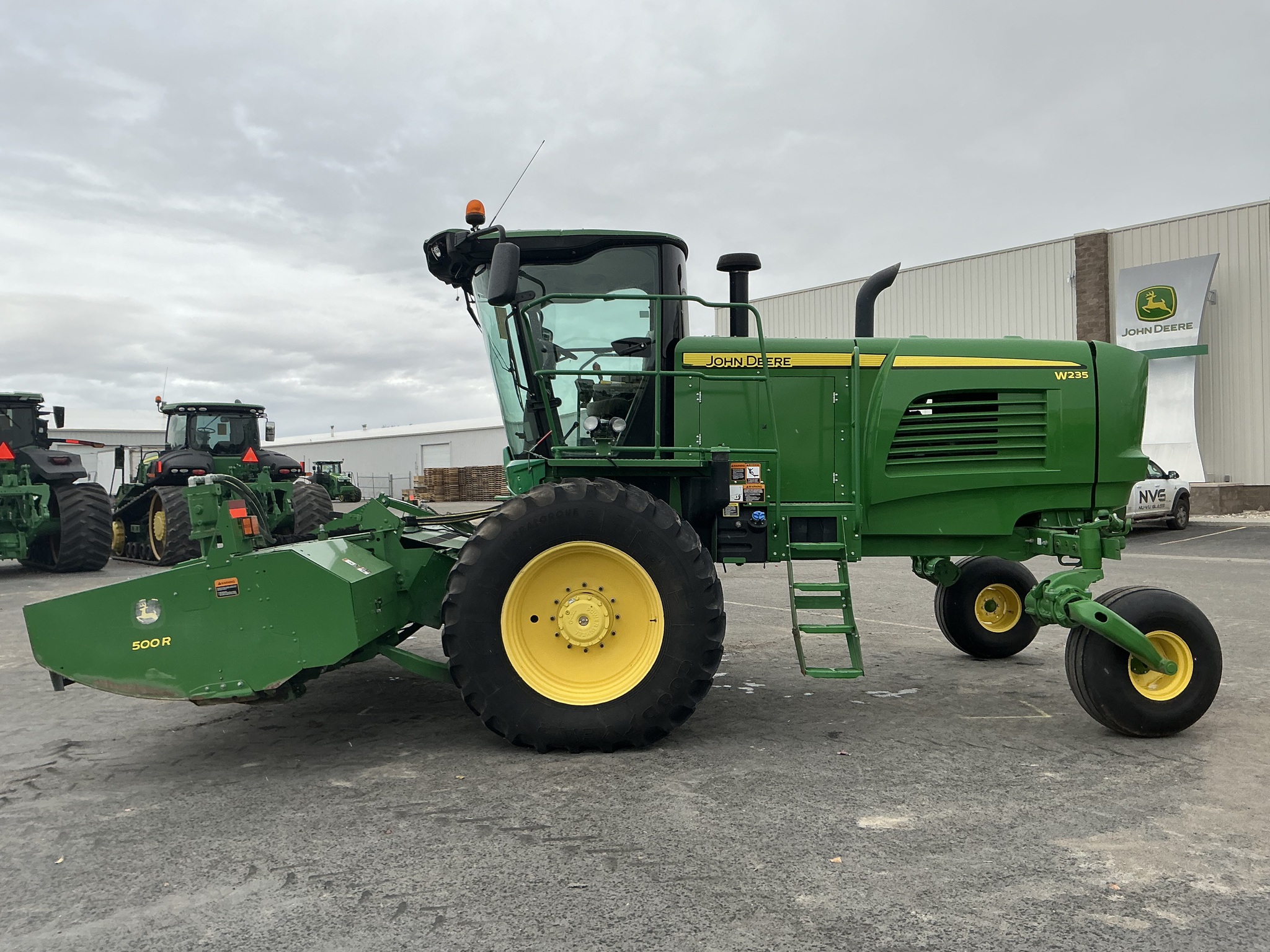 2019 John Deere W235 Image 2