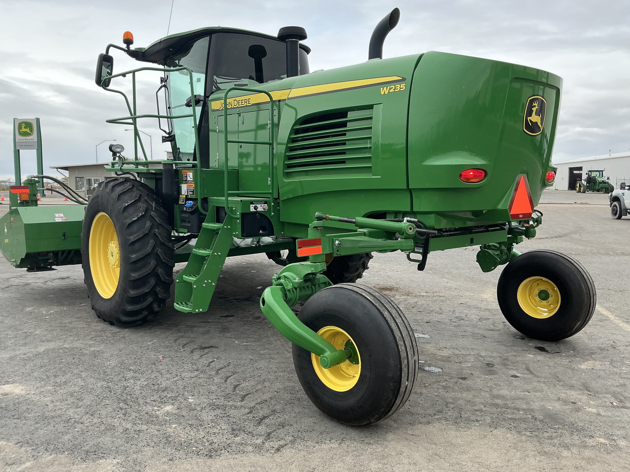 2019 John Deere W235 Image 3