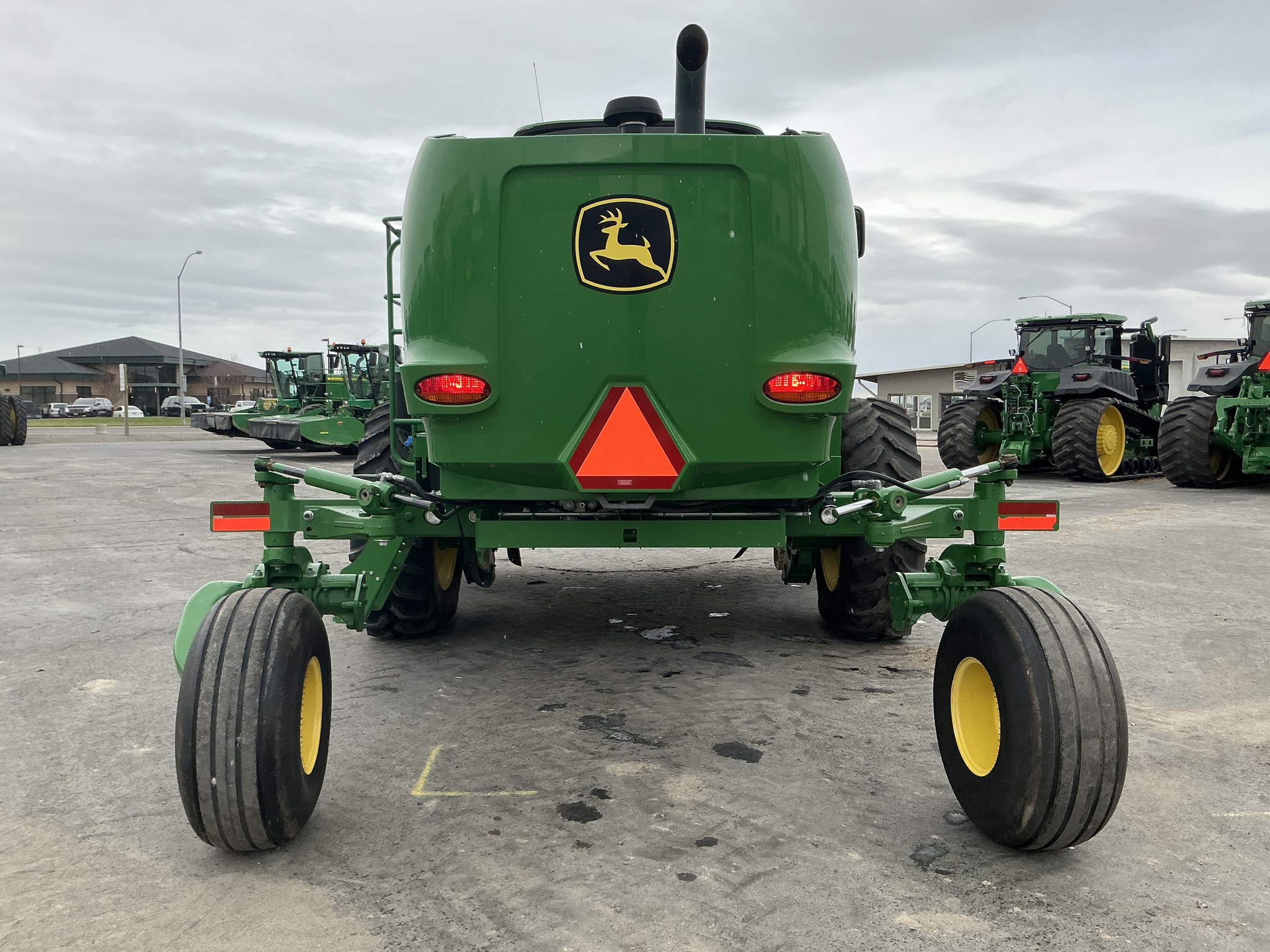 2019 John Deere W235 Image 4