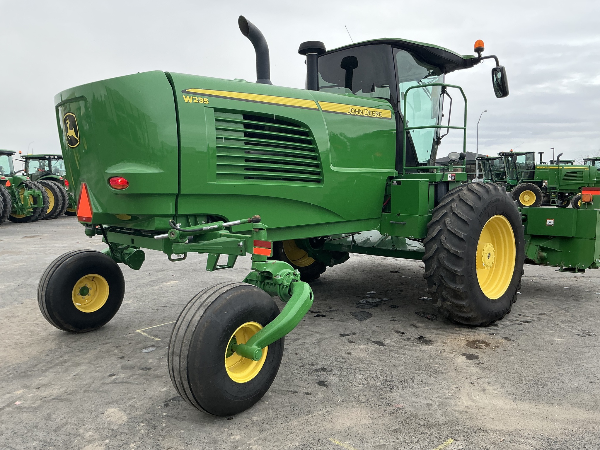 2019 John Deere W235 Image 5