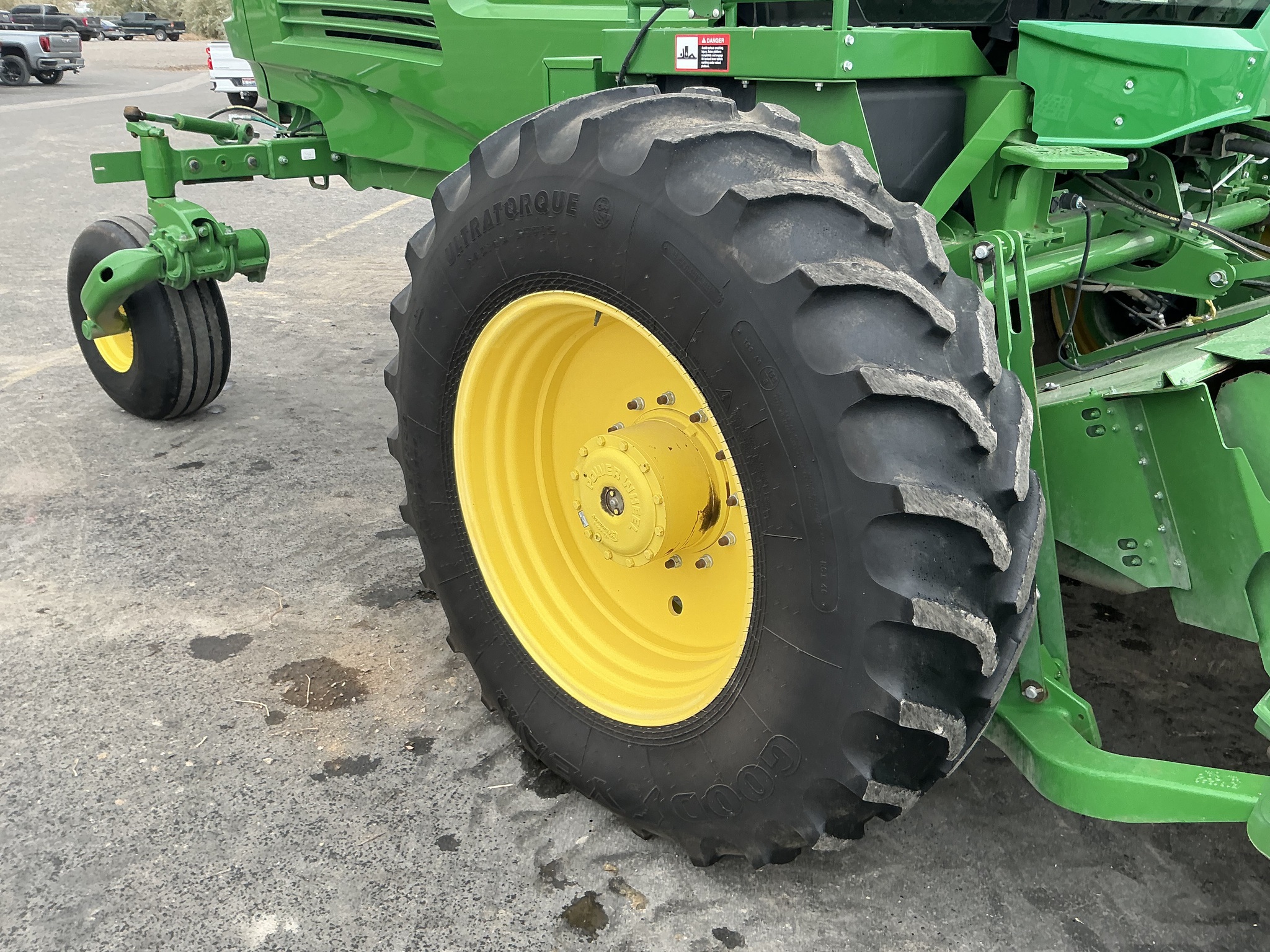 2019 John Deere W235 Image 16