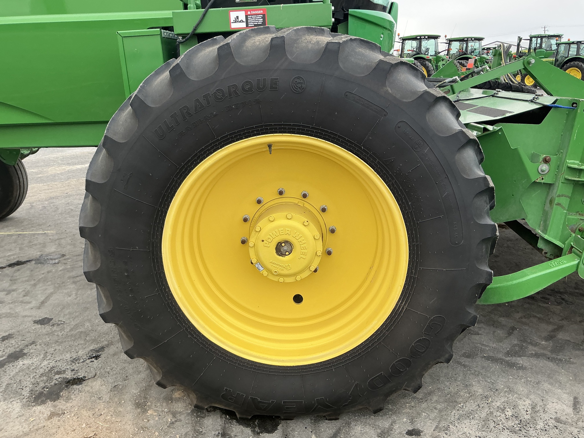 2019 John Deere W235 Image 17