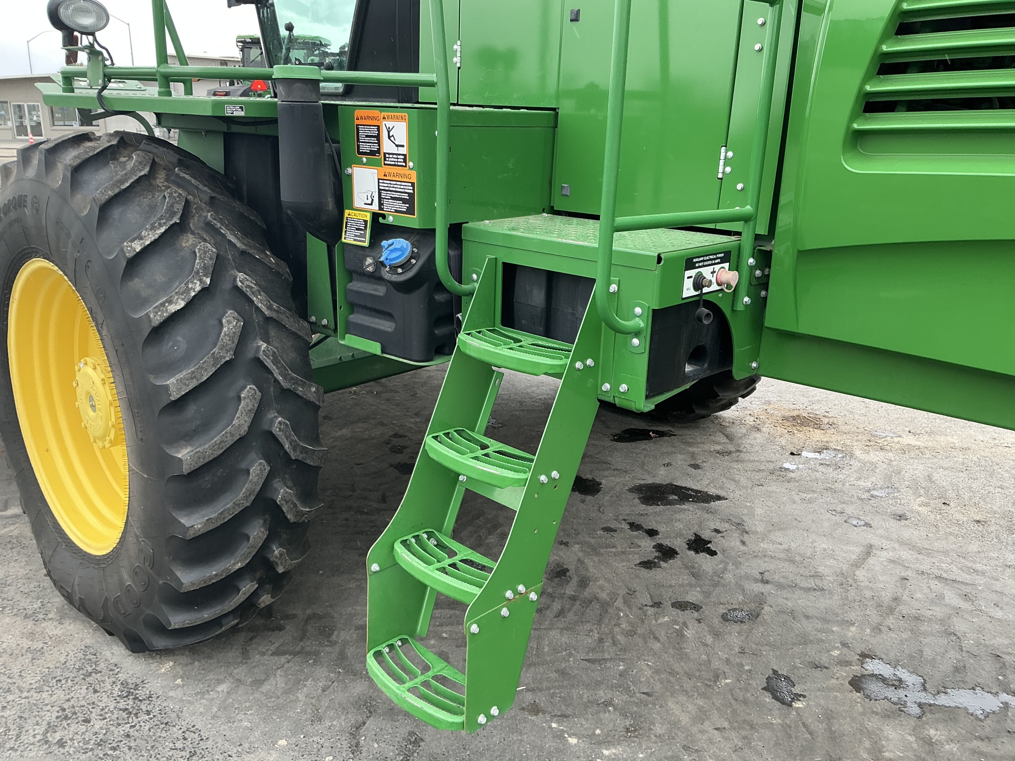 2019 John Deere W235 Image 23