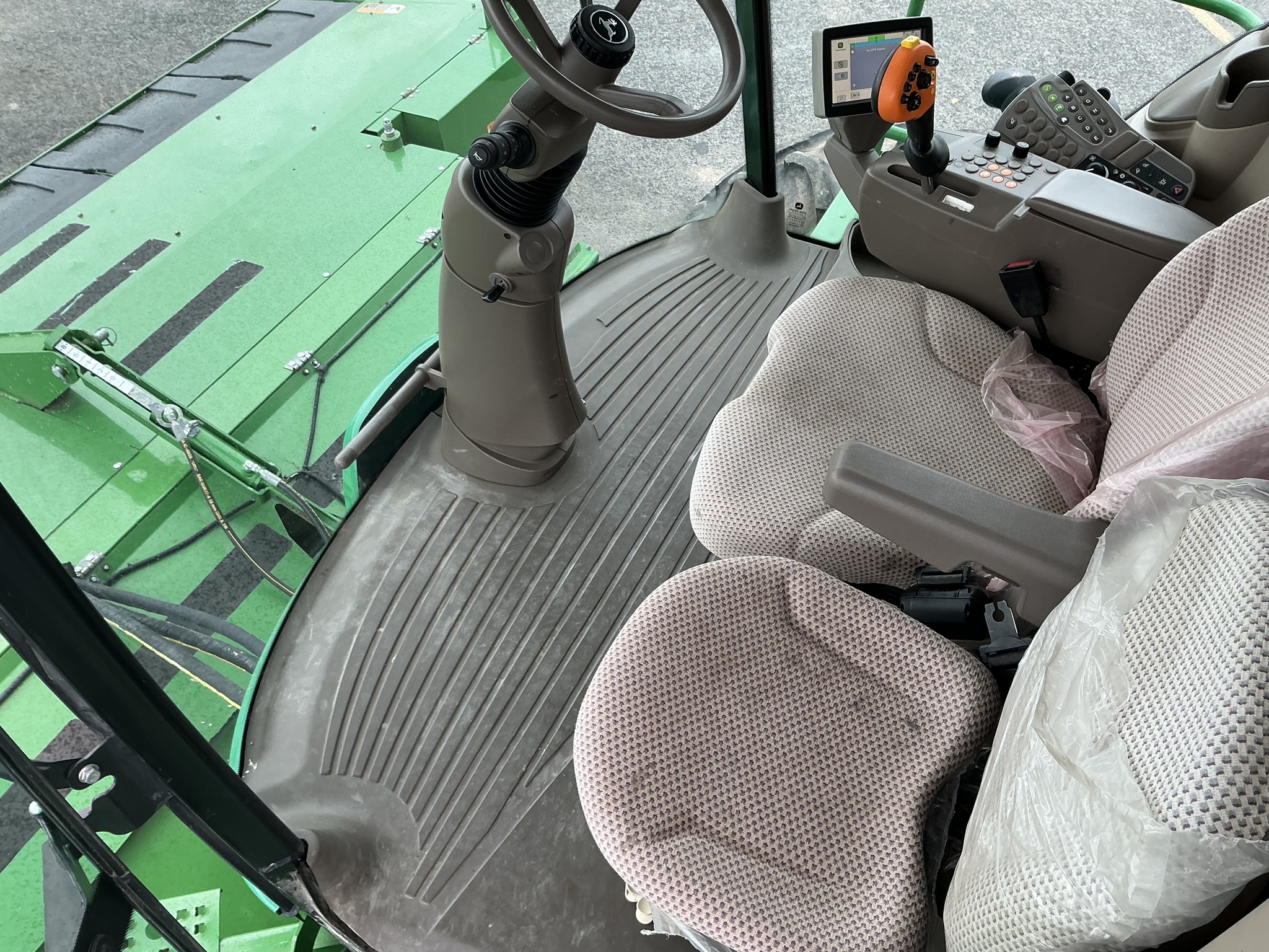 2019 John Deere W235 Image 26