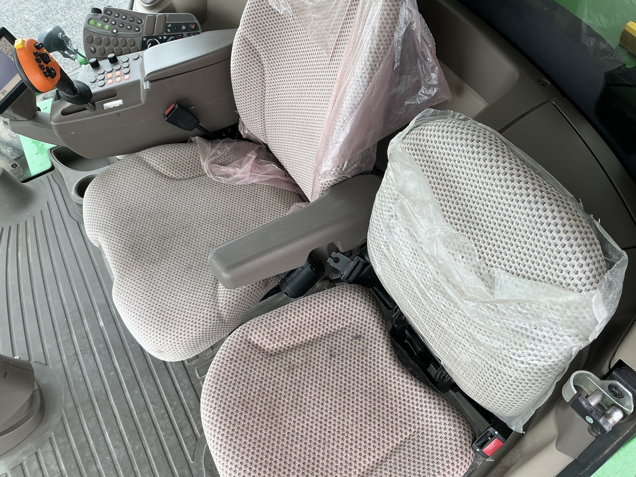 2019 John Deere W235 Image 28