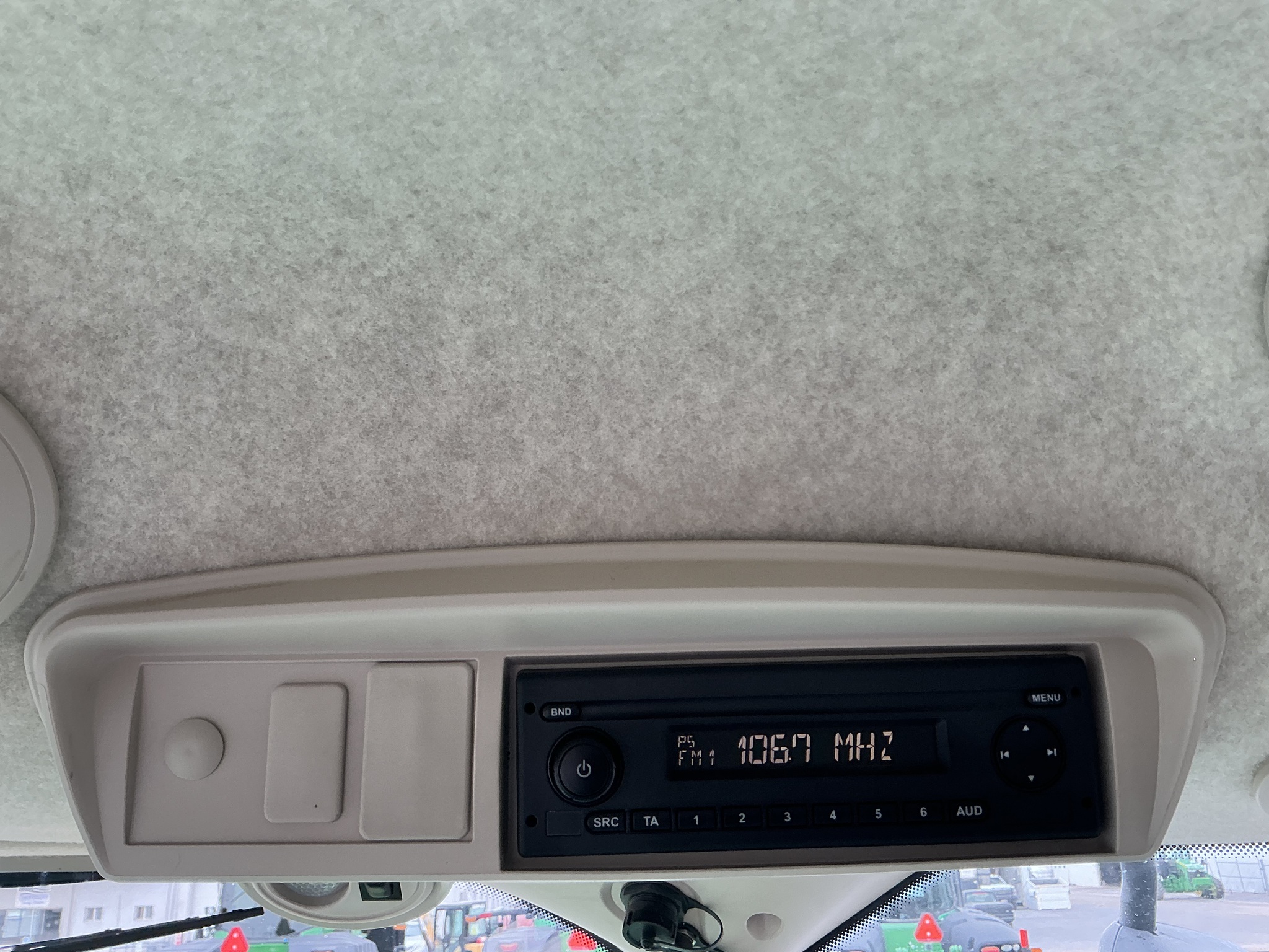 2019 John Deere W235 Image 29