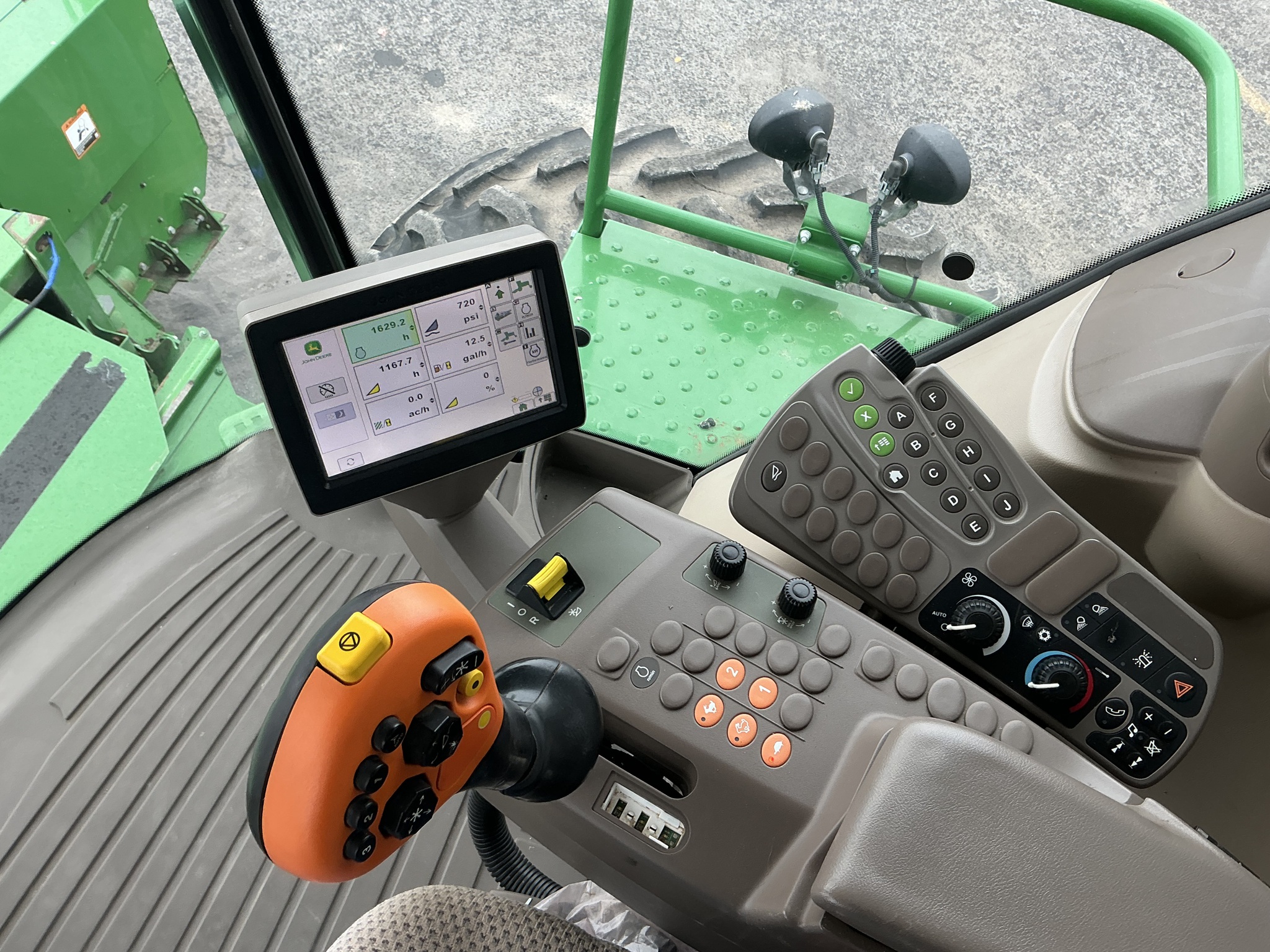 2019 John Deere W235 Image 31