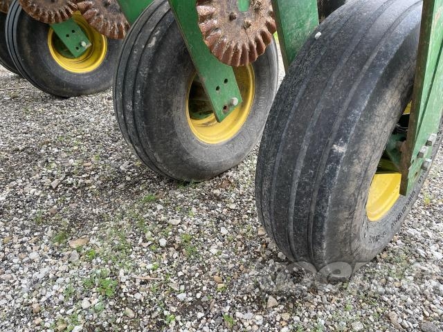 Used 2012 John Deere 1770NT CCS Planters: Drawn at Koenig Equipment in Richmond, IN - PhotoXL18