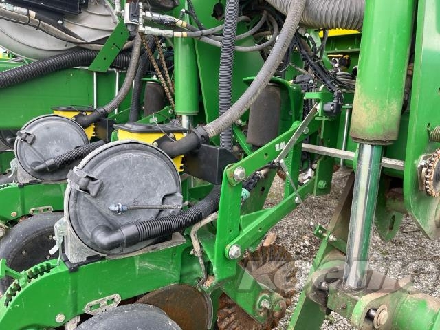 Used 2012 John Deere 1770NT CCS Planters: Drawn at Koenig Equipment in Richmond, IN - PhotoXL11