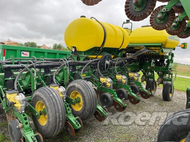 Used 2012 John Deere 1770NT CCS Planters: Drawn at Koenig Equipment in Richmond, IN - PhotoXL2