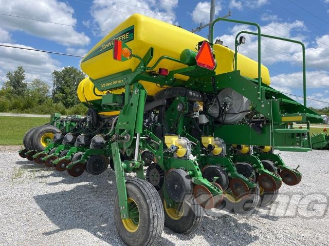 Used 2012 John Deere 1770NT CCS Planters: Drawn at Koenig Equipment in Richmond, IN - PhotoXL6