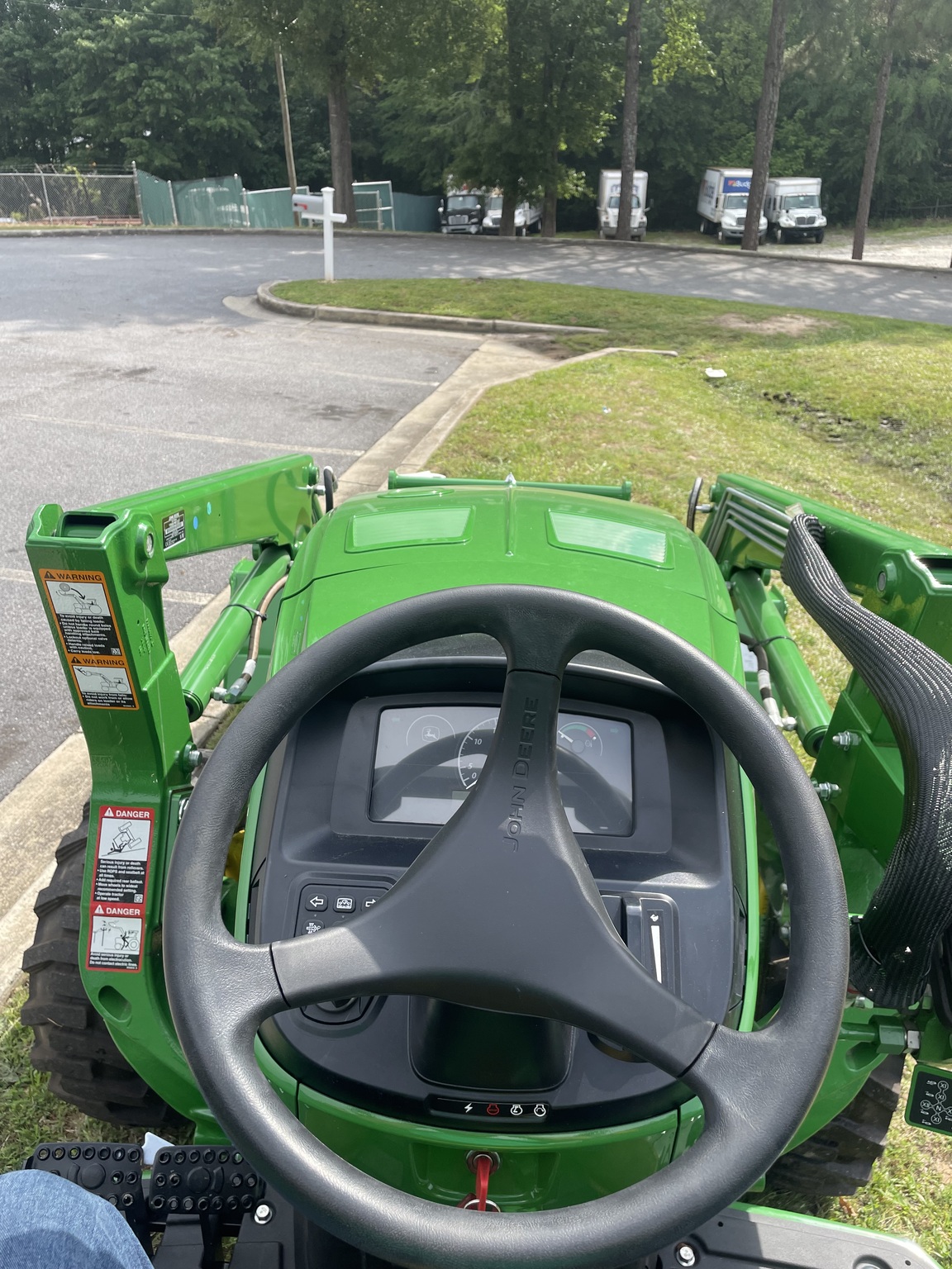 2023 John Deere 4066M Image 4