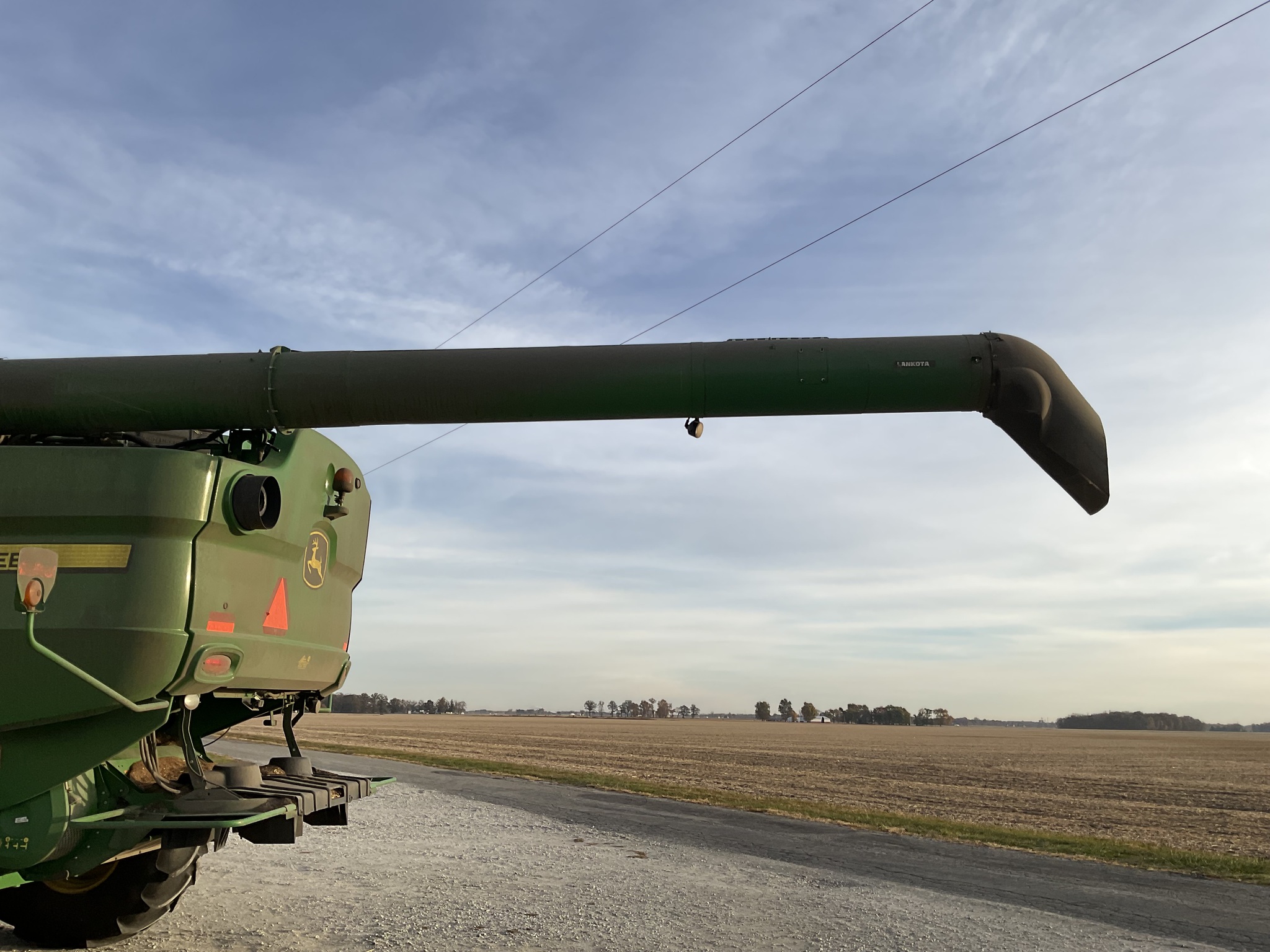 2014 John Deere S680 Image 2