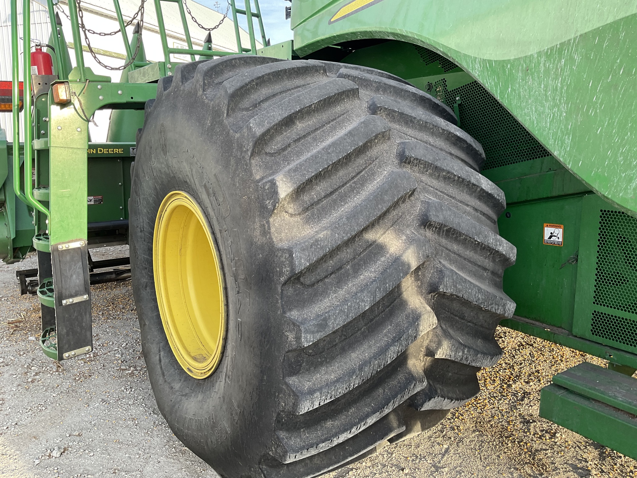 2014 John Deere S680 Image 5
