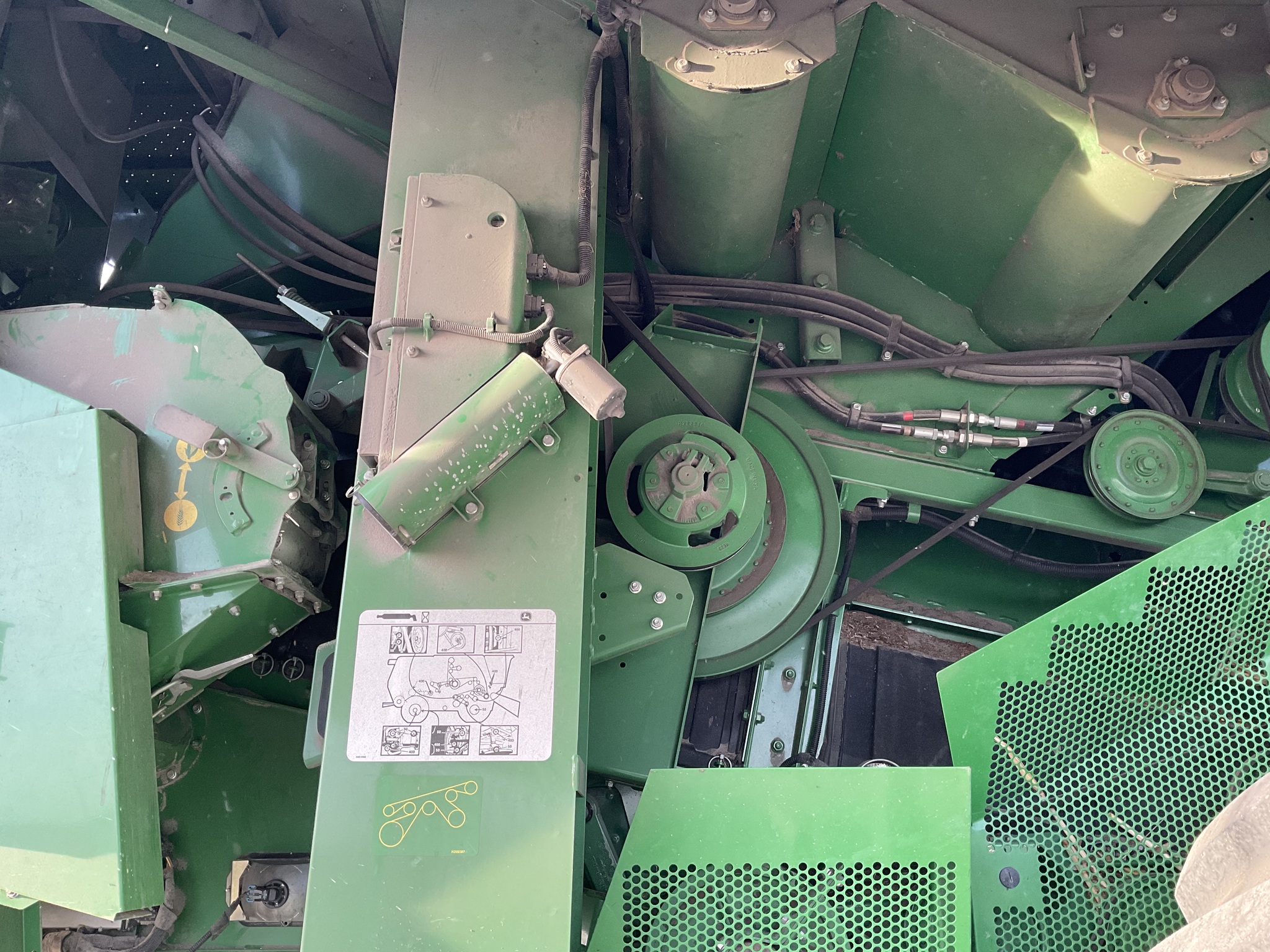 2014 John Deere S680 Image 10