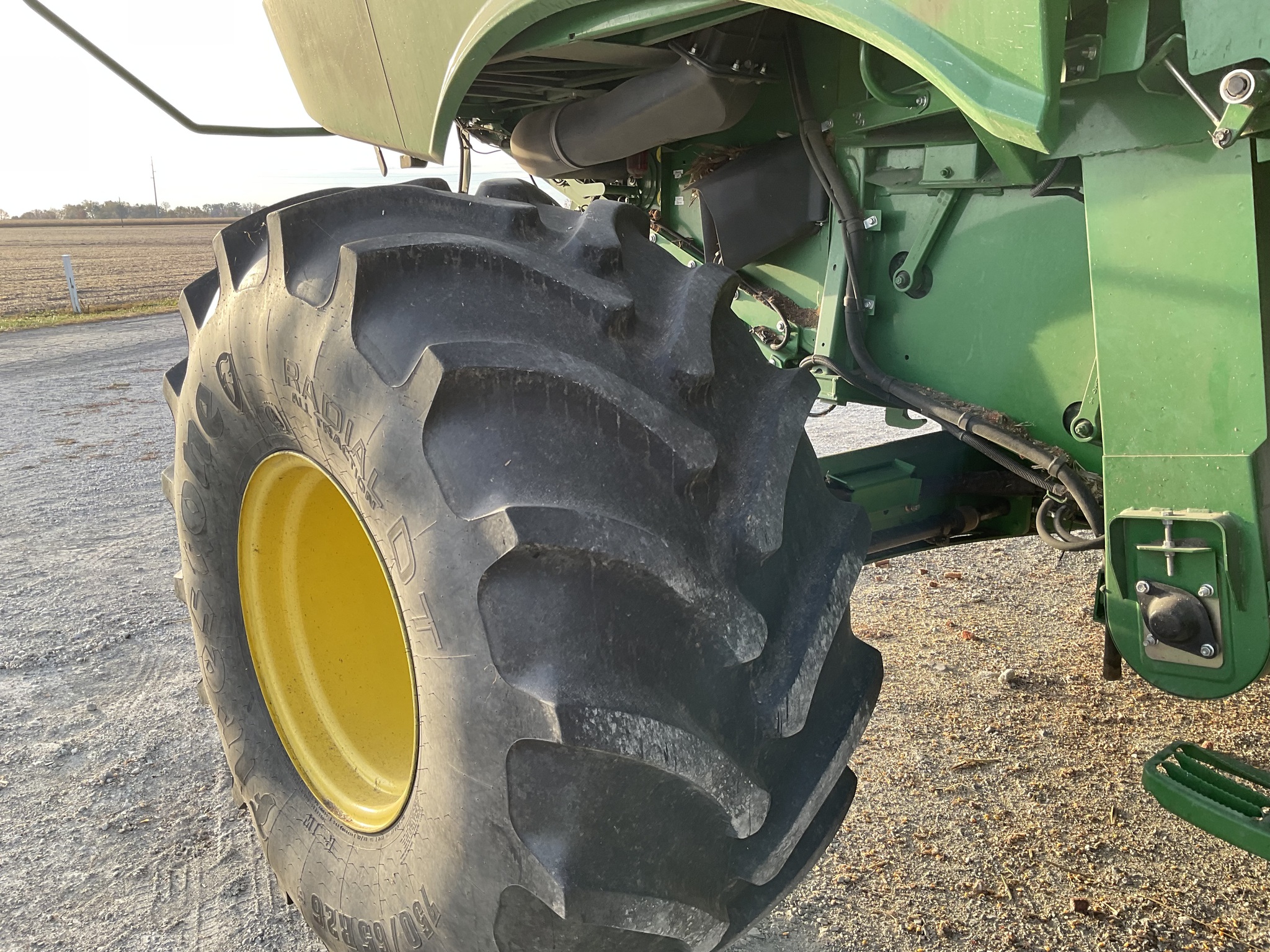 2014 John Deere S680 Image 11